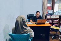Tersangka SR sedang diperiksa oleh tim penyidik satreskrim polres lingga beberapa waktu lalu | f. Red