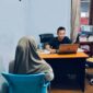 Tersangka SR sedang diperiksa oleh tim penyidik satreskrim polres lingga beberapa waktu lalu | f. Red