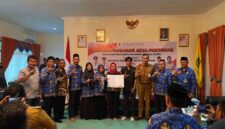 Bupati Lingga Puji Terobosan Besar Disperindagkop: 12 Notaris Rampungkan Pendirian Koperasi Merah Putih Dalam Semalam Tanpa Biaya | f. Red