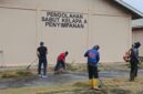 Disperindagkop Lingga gelar kegiatan gotong royong (Goro) membersihkan kawasan IKM bersama masyarakat dan Dinas Lingkungan Hidup (DLH) | f. Cahyo