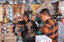 Plt. Disperindagkop Lingga, Febrizal Taufik bersama Kasat reskrim Polres Lingga Sidak Barang dan bahan sembako | f. Red
