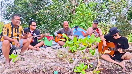 Merayakan Syukur di Pelukan Alam: LMG Berkemah di Pantai Dabo Singkep, Satukan Jiwa dan Gaungkan Wisata Lingga | Deddy