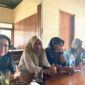Dina dan Lima orang korban kasus penipuan berkedok investasi bodong yang dilakukan oleh mantan karyawan BNI Life KCP Dabo Singkep saat bertemu rekan media | f. Vatawari