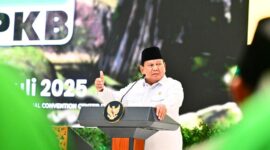Presiden Prabowo Subianto menegaskan komitmennya terhadap pelaksanaan Pasal 33 Ayat 2 Undang-Undang Dasar 1945 dalam sambutannya pada Peringatan Hari Lahir ke-27 Partai Kebangkitan Bangsa (PKB) pada Rabu, 23 Juli 2025 di Jakarta Convention Center. Foto: BPMI Setpres