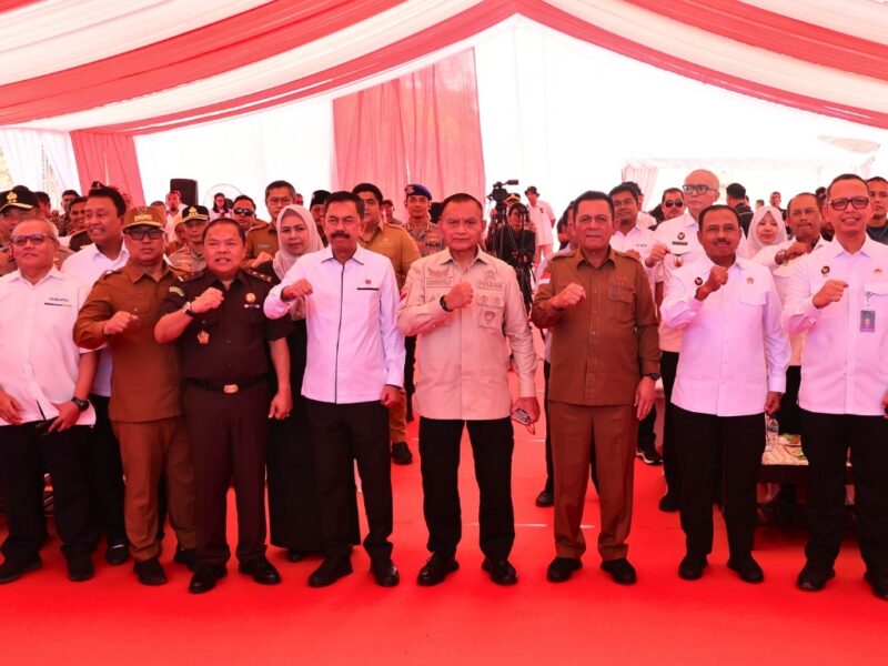 Pemerintah melalui Desk Koordinasi Peningkatan Penerimaan Devisa Negara (PPDN), secara resmi meluncurkan program Pemanfaatan Sisa Stockpile Bijih Bauksit di Provinsi Kepulauan Riau, Senin (28/07/2025) | f. Kejati Kepri