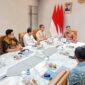 Wagub Kepri Nyanyang Haris, di antaranya didampingi Kepala Barenlitbang Aries Fhariandi, dan Kepala Diskominfo Hendri Kurniadi dalam pertemuan dengan Wamen Komunikasi dan Digital Nezar Patria di Jakarta, Jumat (25/7/2025) | f. Diskominfo Kepri
