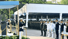 Presiden Prabowo Subianto memimpin langsung Upacara Prasetya Perwira (Praspa) Tentara Nasional Indonesia (TNI) dan Kepolisian Negara Republik Indonesia (Polri) Tahun 2025 yang digelar di halaman Istana Merdeka, Jakarta, pada Rabu, 23 Juli 2025. Foto: BPMI Setpres