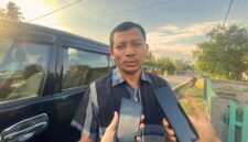 Kasi Pidana Umum (Pidum) Kejari Lingga, Dhonny Armandos saat diwawancarai rekan media, Rabu 09 Juli 2025 | f. YKM