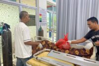 Yahya (59), warga Desa Setajam, ditemukan dalam kondisi kritis pada Jumat siang (11/7/2025) dan dilarikan ke RSUD Dabo Singkep | f. Yudiar