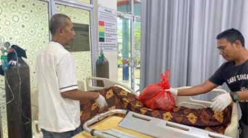 Yahya (59), warga Desa Setajam, ditemukan dalam kondisi kritis pada Jumat siang (11/7/2025) dan dilarikan ke RSUD Dabo Singkep | f. Yudiar