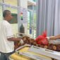 Yahya (59), warga Desa Setajam, ditemukan dalam kondisi kritis pada Jumat siang (11/7/2025) dan dilarikan ke RSUD Dabo Singkep | f. Yudiar