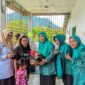Aksi nyata kembali ditunjukkan melalui kunjungan kerja Ketua Tim Pembina Posyandu Kabupaten Lingga, Maratusholiha bersama Ketua Dewan Kerajinan Nasional Daerah (Dekranasda) Kabupaten Lingga, Hj. Feby Sarianty ke Posyandu Nipah dan Posyandu Manggis, Desa Kelumu | f. Diskominfo Lingga