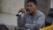 Rapat pembahasan kerja sama Sentra IKM Kelapa Resang dipimpin Asisten II Setda Lingga di Kantor Bupati | f. Diskominfo Lingga