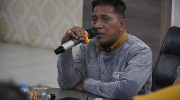 Rapat pembahasan kerja sama Sentra IKM Kelapa Resang dipimpin Asisten II Setda Lingga di Kantor Bupati | f. Diskominfo Lingga