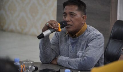 Rapat pembahasan kerja sama Sentra IKM Kelapa Resang dipimpin Asisten II Setda Lingga di Kantor Bupati | f. Diskominfo Lingga