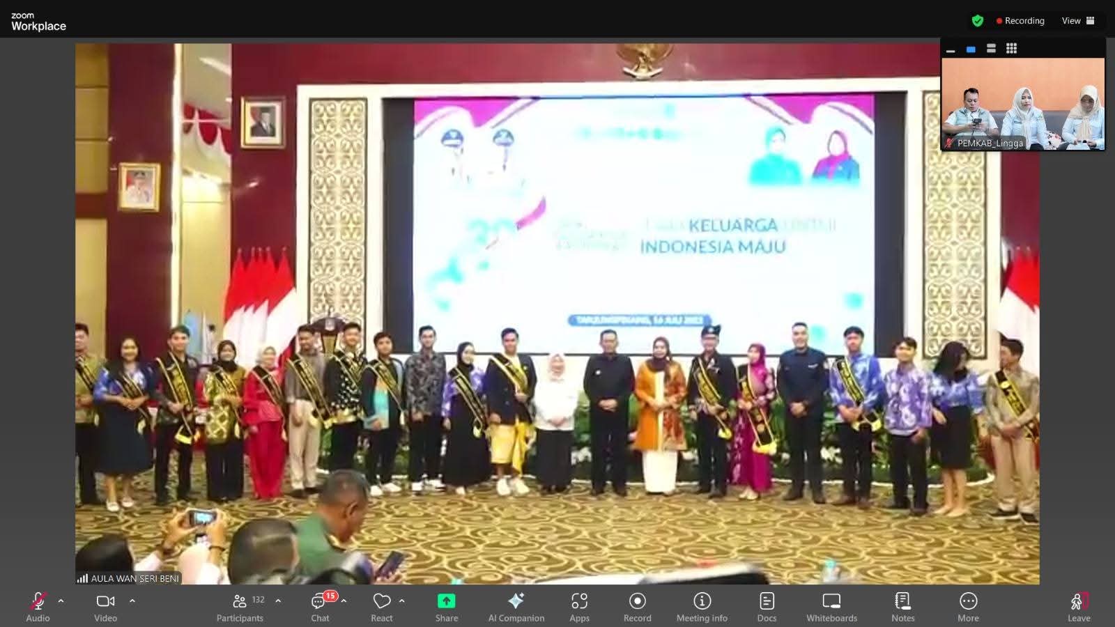 Peringati Hari Keluarga Nasional, Bupati Lingga dan Ketua TP PKK Hadiri Virtual Bersama Gubernur Kepri | f. Diskominfo Lingga
