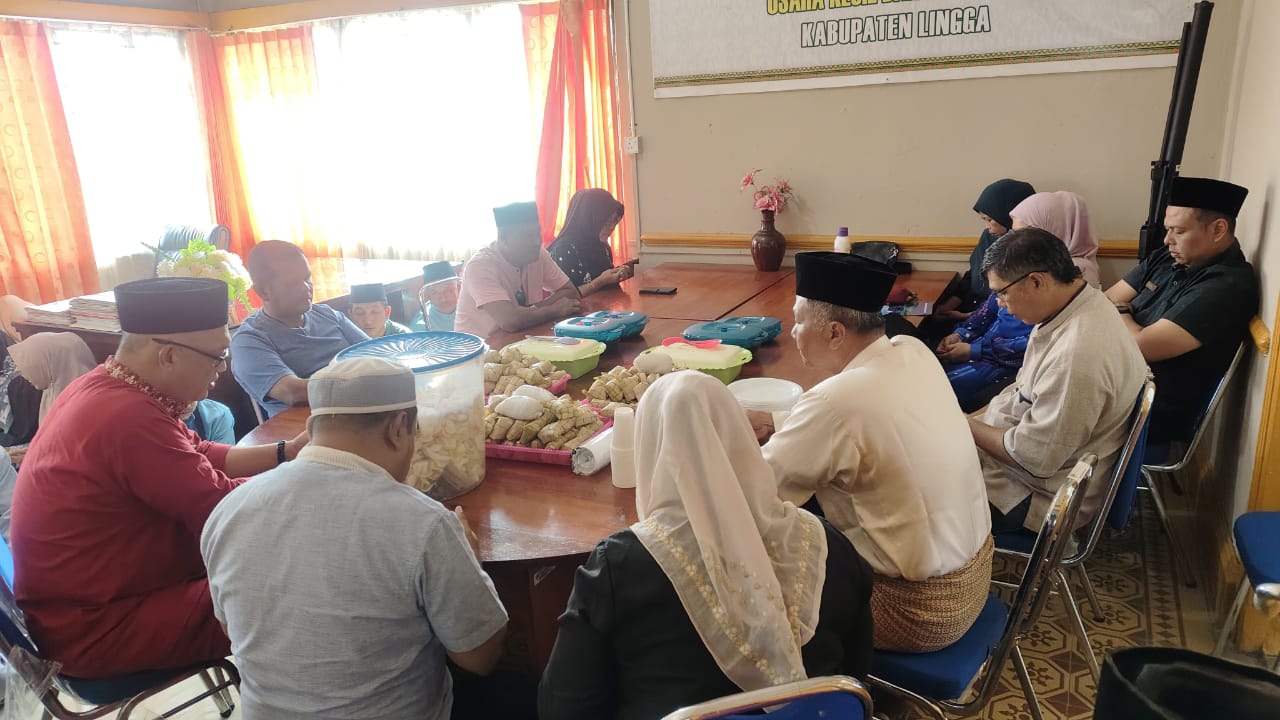 Dulu THL dan PTT, Kini Jadi PPPK: Pegawai DisperindagKop Lingga Gelar Syukuran Penuh Haru dan Doa | f. Red
