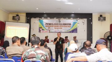 Lewat program Pembinaan Masyarakat Taat Hukum (BINMATKUM), Kejati Kepri menggulirkan Penerangan Hukum bertema “Pencegahan dan Pemberantasan TPPO” di Kantor Kecamatan Tanjungpinang Kota, Jumat (25/07/2025) | f. Kejati Kepri