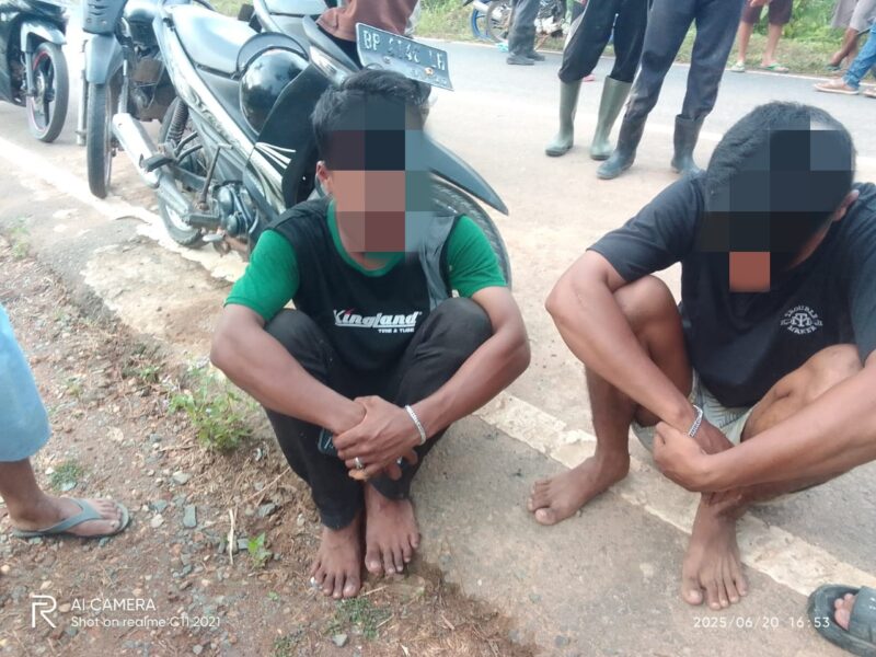 Rusli mengenakan baju berwarna hijau yang sebelumnya mendekam di sel Polsek Singkep Barat karena kasus pembongkaran rumah, dilaporkan berhasil melarikan diri dari dalam tahanan | f. Red