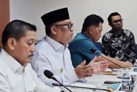 Wakil Gubernur Kepri, Nyanyang Haris Pratamura memimpin Rapat Koordinasi, Konsolidasi dan Operasional Areal Labuh Jangkar Kepulauan Riau di Ruang Rapat Marketing Center, BP Batam, Kamis (24/7/2025) | f. Diskominfo Kepri
