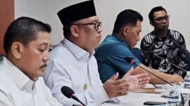 Wakil Gubernur Kepri, Nyanyang Haris Pratamura memimpin Rapat Koordinasi, Konsolidasi dan Operasional Areal Labuh Jangkar Kepulauan Riau di Ruang Rapat Marketing Center, BP Batam, Kamis (24/7/2025) | f. Diskominfo Kepri