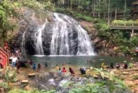 Air terjun resun yang terletak di Desa Resun Kecamatan Lingga Utara | f. Wandy