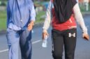 Suci Saftari Tiannara bersama temannya, Warga Dabo Singkep saat jogging di Bukit RSUD Dabo Singkep | f. Red