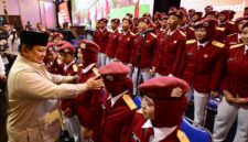 Presiden Prabowo sedang memberikan arahannya kepada para guru dan kepala sekolah Sekolah Rakyat di Jakarta International Expo (JIExpo), Jumat (22/8/2025) | f. BPMI Setpres
