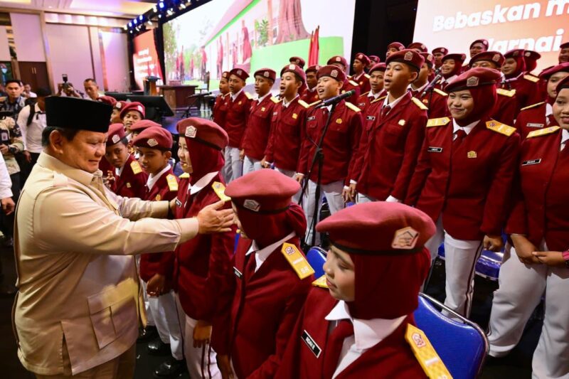 Presiden Prabowo sedang memberikan arahannya kepada para guru dan kepala sekolah Sekolah Rakyat di Jakarta International Expo (JIExpo), Jumat (22/8/2025) | f. BPMI Setpres