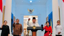 Presiden Prabowo Subianto memberikan keterangannya bersama pimpinan lembaga negara dan ketua umum partai politik di Istana Merdeka, Jakarta, pada Minggu, 31 Agustus 2025. Foto: BPMI Setpres/Kris