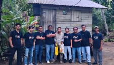 Rayakan Ulang Tahun ke-1, LMG Tebar Puluhan Paket Sembako untuk Lansia dan Warga Kurang Mampu di Singkep | f. Redaksi
