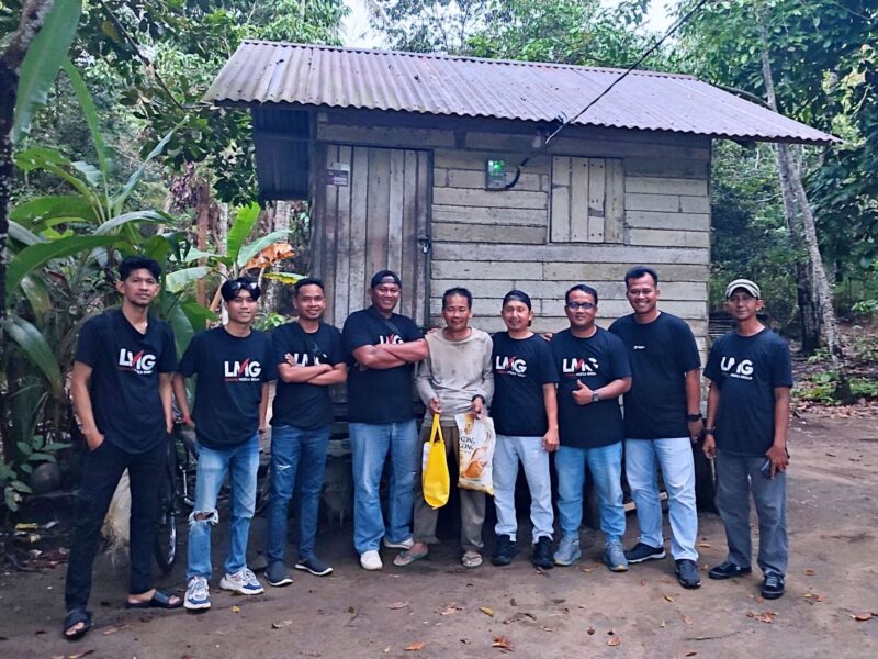 Rayakan Ulang Tahun ke-1, LMG Tebar Puluhan Paket Sembako untuk Lansia dan Warga Kurang Mampu di Singkep | f. Redaksi