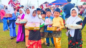 Ribuan Peserta Meriahkan Pawai Pembangunan HUT RI ke-80 di Kota Dabo Singkep