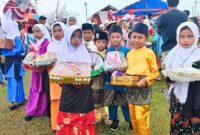Ribuan Peserta Meriahkan Pawai Pembangunan HUT RI ke-80 di Kota Dabo Singkep | f. Cahyo