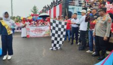 Wabup Lingga Novrizal Lepas Ribuan Peserta Pawai Pembangunan, Hujan Gerimis Tak Surutkan Semangat Merdeka | f. Cahyo