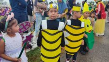 Anak-Anak Berkostum Lucu dan Menggemaskan Jadi Pusat Perhatian di Pawai Pembangunan HUT RI ke-80 Dabo Singkep | f. Cahyo