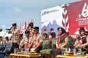 Komandan Pangkalan TNI Angkatan Laut (Danlanal) Dabo Singkep, Letkol Laut (P) Hendro Wicaksono, M.Tr. Opsla., memimpin langsung jalannya Upacara Hari Pramuka ke-64 yang dilaksanakan di Lapangan Implasemen Dabo, Sabtu (23/08/2025) | f. Pen Lanal Dabo Singkep