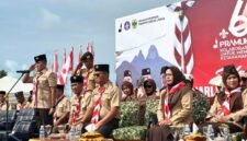 Komandan Pangkalan TNI Angkatan Laut (Danlanal) Dabo Singkep, Letkol Laut (P) Hendro Wicaksono, M.Tr. Opsla., memimpin langsung jalannya Upacara Hari Pramuka ke-64 yang dilaksanakan di Lapangan Implasemen Dabo, Sabtu (23/08/2025) | f. Pen Lanal Dabo Singkep