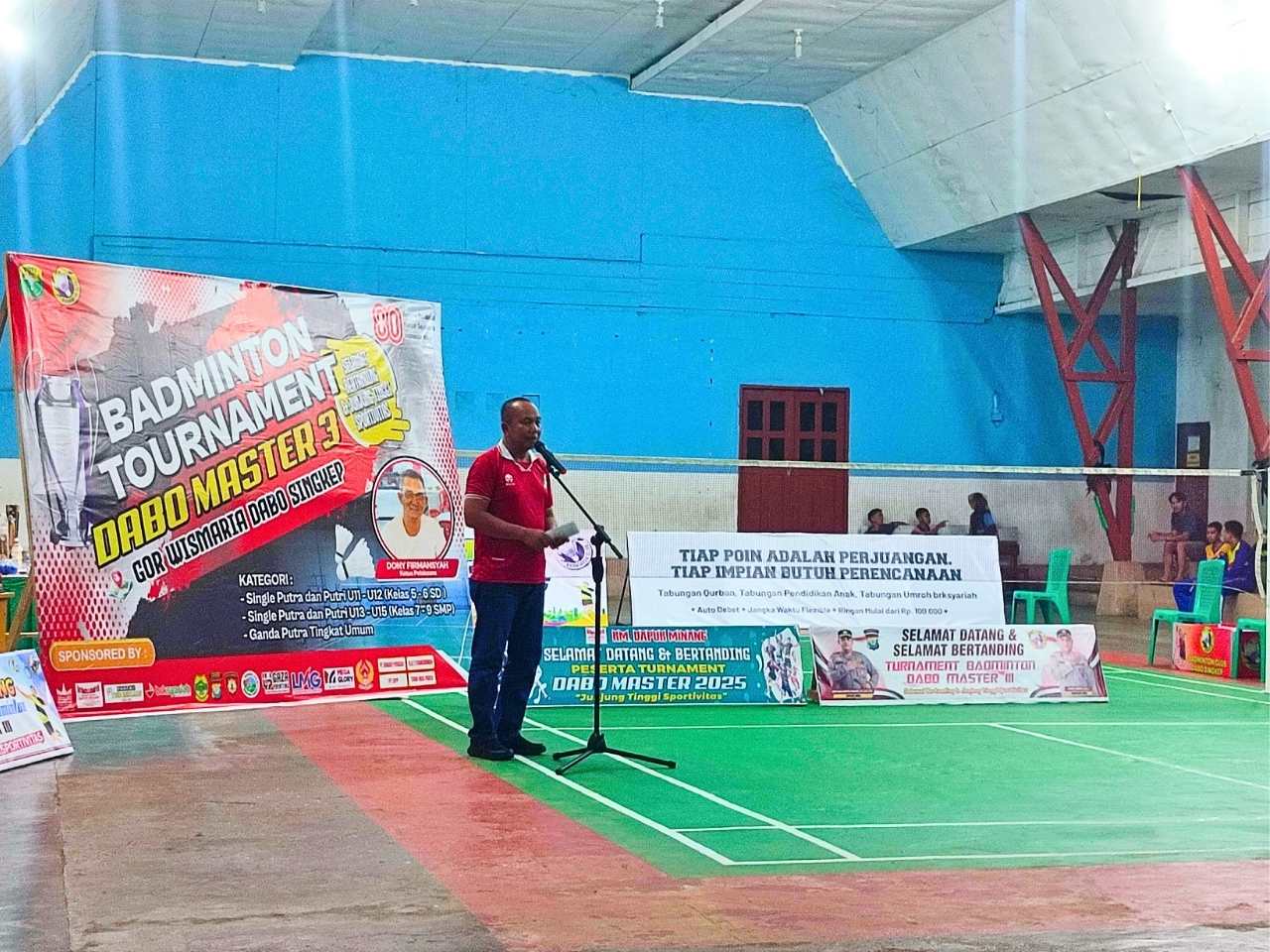 Wakapolres Lingga buka secara resmi pertandingan bulu tangkis Dabo Master 3 | f. Cahyo