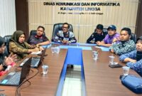 Dinas Komunikasi dan Informatika (Diskominfo) Kabupaten Lingga melalui Bidang Informasi dan Komunikasi Publik (IKP) menggelar rapat internal guna mempersiapkan pengumpulan data Evaluasi dan Monitoring (Emonev) Keterbukaan Informasi Publik Tahun 2025 | f. Diskominfo Lingga