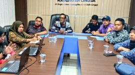 Dinas Komunikasi dan Informatika (Diskominfo) Kabupaten Lingga melalui Bidang Informasi dan Komunikasi Publik (IKP) menggelar rapat internal guna mempersiapkan pengumpulan data Evaluasi dan Monitoring (Emonev) Keterbukaan Informasi Publik Tahun 2025 | f. Diskominfo Lingga