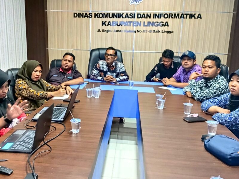 Dinas Komunikasi dan Informatika (Diskominfo) Kabupaten Lingga melalui Bidang Informasi dan Komunikasi Publik (IKP) menggelar rapat internal guna mempersiapkan pengumpulan data Evaluasi dan Monitoring (Emonev) Keterbukaan Informasi Publik Tahun 2025 | f. Diskominfo Lingga