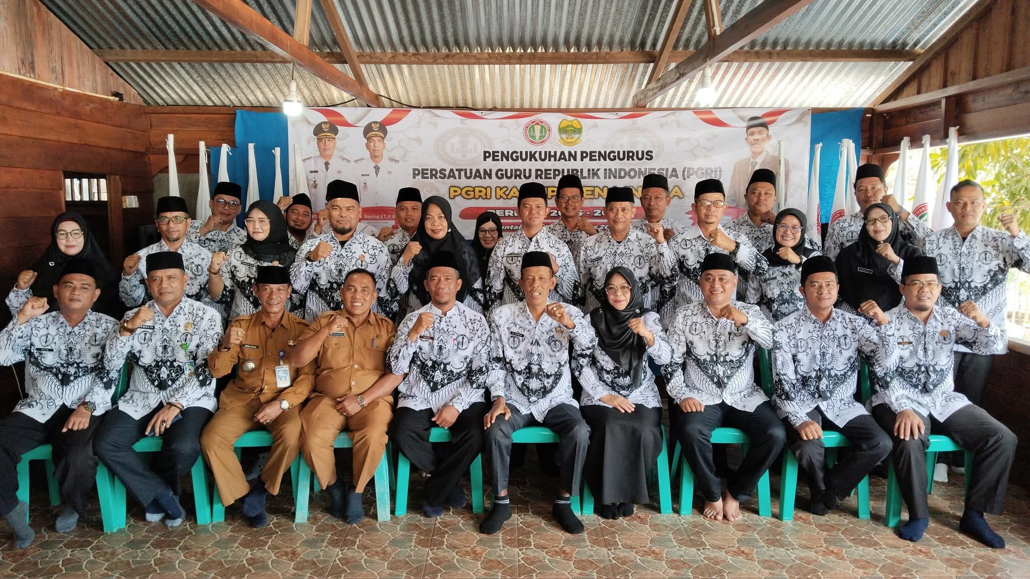 Sekda Lingga Kukuhkan Pengurus PGRI 2025–2030: Guru Bukan Sekadar Pendidik, Tapi Pilar Pembangunan | f. Diskominfo Lingga