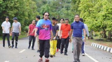 Jalan Santai Diskominfo Lingga: Jaga Kebugaran dan Kekompakan Menyusuri Istana Damnah | f. Diskominfo Lingga