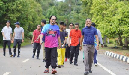 Jalan Santai Diskominfo Lingga: Jaga Kebugaran dan Kekompakan Menyusuri Istana Damnah | f. Diskominfo Lingga