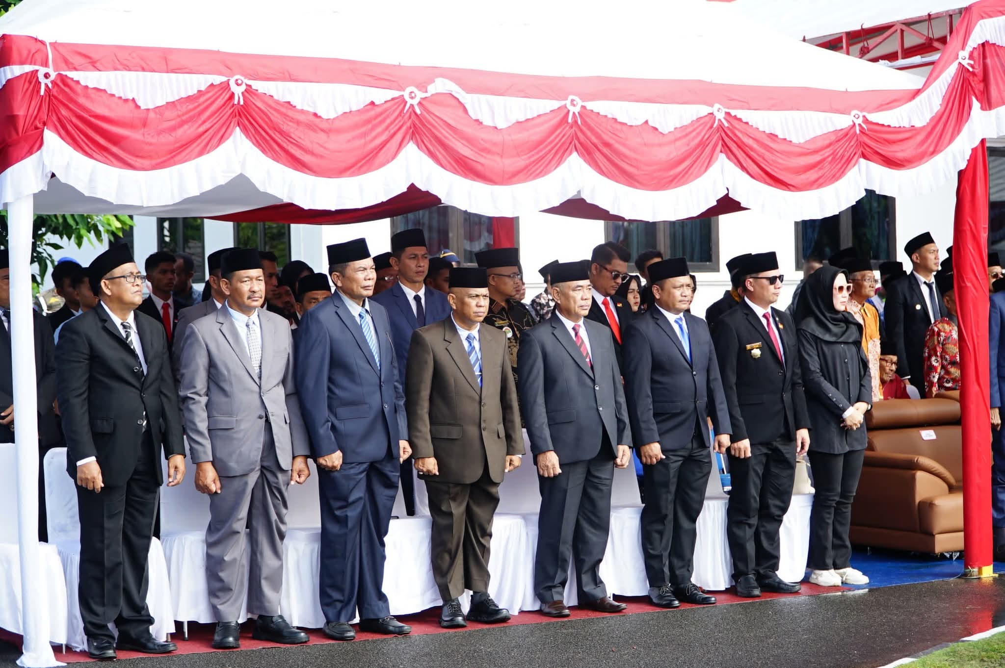 Seluruh kepala OPD mengikuti rangkaian Pengibaran Bendera Merah Putih HUT RI ke-8 Tahun | f. Diskominfo Lingga