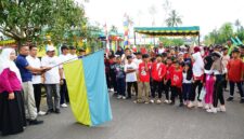 Jalan Sehat Kelurahan Daik Sepincan Meriahkan HUT RI ke-80, Ratusan Warga  Ruah di Jalanan Kampung | f. Diskominfo Lingga
