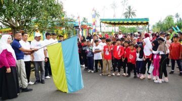 Jalan Sehat Kelurahan Daik Sepincan Meriahkan HUT RI ke-80, Ratusan Warga  Ruah di Jalanan Kampung | f. Diskominfo Lingga