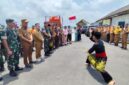 Bupati Lingga Sambut Hangat Kedatangan Danrem 033/Wira Pratama di Pelabuhan Tanjung Buton | f. Diskominfo Lingga