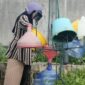 Setiap hari, pagi hingga malam, puluhan warga terlihat datang silih berganti dengan jeriken, ember, dan galon air mengambil air di perigi umum Dabo Singkep | f. Wandy